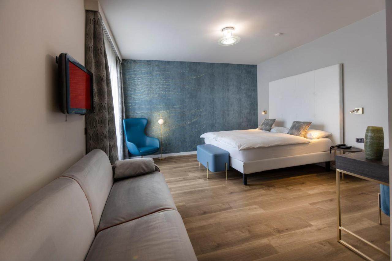 Executive Double Room with Balcony and Lateral Lake View,1639556464:JPEG